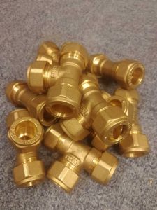 10-pack T-rör klämringskoppling 15 mm